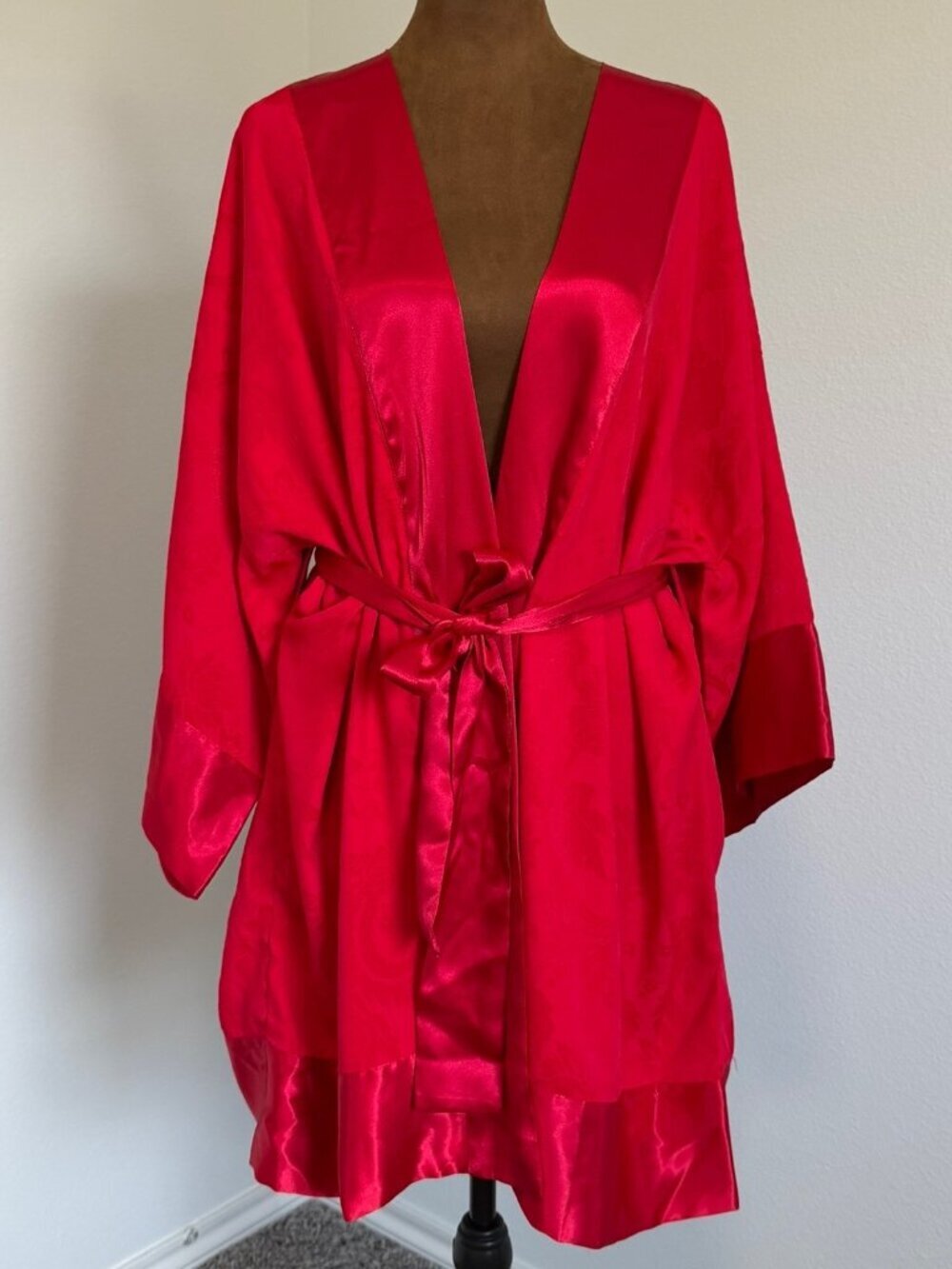 Victoria's Secret 3/4 Kimono Sleeve Floral Textured Belted Red Robe Women's OS